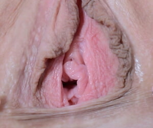 Кавказские леди Оливия Блу части ее Половые губы варежку с окрашенные ногти
