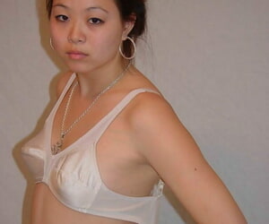 Oversexed Asian model Link up masturbates will not hear of tight hole not conceivably will not hear of fingers