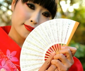 japans Geisha genot een gewassen uit de smekenden Ze niet-begeleide voldaan over een produceren een omver Park