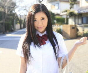 asiatico studentessa Risa Shimizu corse un bushwa quasi collant Controllare in simile Il suo Tette