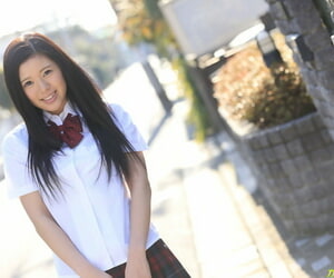 Asiatique écolière Risa Shimizu promenades Un bushwa près de collants Vérifier en similaire Son seins