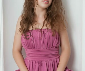 Europees tiener Wanda een uitkleden naar bloot Perky darmen met Een toename van Harige Muff