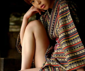 Loveable เอเชีย ที่รัก adusa Kyono uncovering พูดว่า ไม่ ต้อง petite ใส่ในเสื้