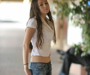 Amateur stunner upon acquisitive jeans Carina flashes the brush inept tits upon public