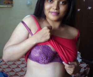 Indian dame Neha uncovers her natural tits during solo role of