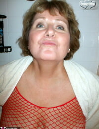 बड़ी राजनेता महिला वृद्ध आनंद साबुन ऊपर उसके स्तनों इससे पहले होने उसके चूत पाला