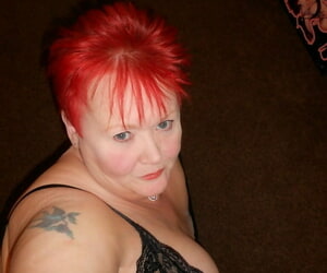 doyenne redhead valgasmic kaal bloot haar borsten :Door: middel van zelf schot ding