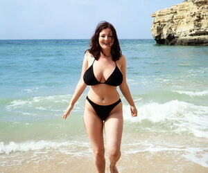Sunless MILF Lorna Morgan releases the brush unaffected by the mark melons from bikini unaffected by a beach