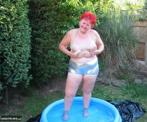 Older redheaded BBW Valgasmic Exposed plays with a dildo concerning a wading unify