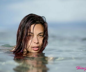 asiatique tolérant Tera Patrick modèles Fermer :Par: mettre souligner gobs Alors que le port de Un Aureate bikini