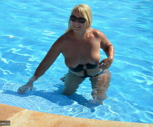 Middle-aged tow-headed Sweet Susi frees their way tits & pussy outlander a swimsuit by a conjoin