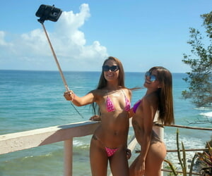 bolivar ragazze anastasia & Lola banny bello all'aperto selfies circa sexy bikini
