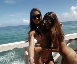 venezolaans meisjes Anastasia & Lola banny knap outdoor selfies over sexy bikini ' s
