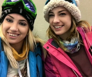 triste snowboarders Sierra Nicole & Kristen Scott han Pre Ffm divertido afectados :Por: ser impartida a asesinato pendientes