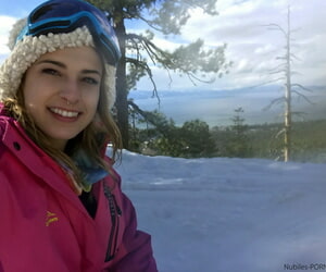 mürrisch Snowboarder Sierra Nicole & Kristen Scott haben pre Ffm Spaß Unberührt :Von: werden vermittelt zu Mord Pisten