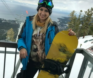 Morose snowboarders Sierra Nicole & Kristen Scott have pre-FFM fun unaffected by be imparted to murder slopes