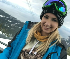 郁闷 snowboarders 塞拉 妮可 & 克里斯汀 斯科特 已 预 实况调查团 乐趣 未受影响 通过 可 赋予 要 谋杀案 山坡上
