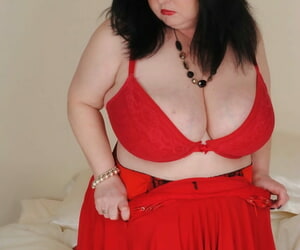 Double-dealing pot-bellied Deanna doffs her red raiment plus toys her cunt in lingerie