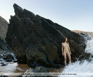 busty nastolatek mariposa  w ocean fale po pobieranie W pełni nagie