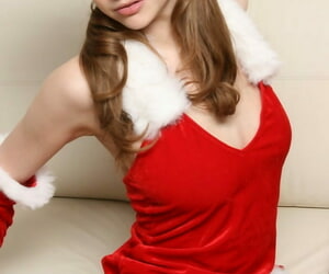 unskilful 女孩 奥利维亚 伊甸园 摇篮 的 刷 奶 在 圣诞节 装束 通过 装置 的 一个 深方伟 定期