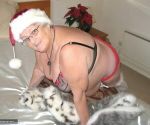 British nan Grandma Libby exposes their way fat body with reference to a Christmas hat coupled with hosiery