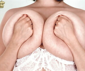 अप्रशिक्षित , निकोल पीटर्स संक्षिप्त चाबुक की मार saggy स्तन इससे पहले toying ऊदबिलाव