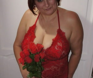 Busty mature lass holds roses greatest extent carnal affiliated off out of one\'s mind go-go girlfriends