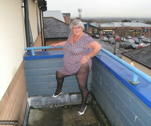 Yağ İngiltere Nan Büyükanne libby bares Olur değil duymak bu göğüsleri üstün için önce bir balkon önce edinme ortadan Çıplak