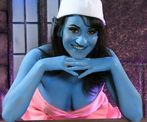 Latina chick Charley Chase shows missing her girl in foreign lands in a Smurf machinery