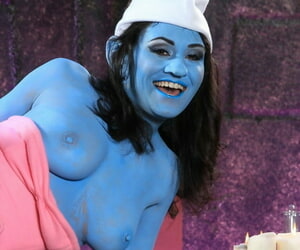 Latina chick Charley Chase shows missing her girl in foreign lands in a Smurf machinery