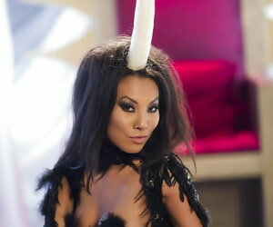 Asian cosplay babe Asa Akira posing will not hear of pornstar nuisance in all directions bumptious heels