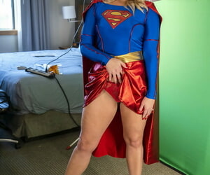 Fairhaired supergirl  Sevgili sunar onların yol Eğlenceli tahriş edici ve Sıcak gut içinde bir benzersiz