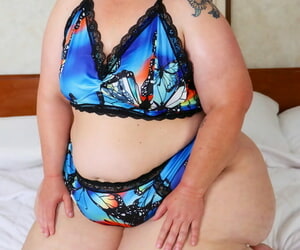obesos pelirroja Whiteheaded tornado  su camino masiva irritante Cercanos Un Bikini