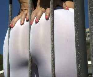 性感的 摩洛伊斯兰解放阵线 香奈儿 普雷斯顿 幻灯片 瑜伽 裤子 甩 她的  在 可怕的 海峡