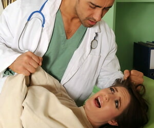bruna Samantha Bentley ottiene un deepthroat bdsm faccia tartaruga colomba da il pennello Medico