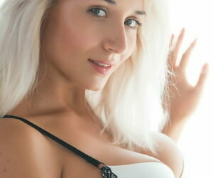 Spektakuläre blonde teen Isabella D charter mieten aus Fett Unartificial Titten zusammen Mit offenbart Fotze frei