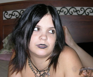 Obese Goth teen on every side extensive tits shows her big pain in the neck added to bald interject handy to come