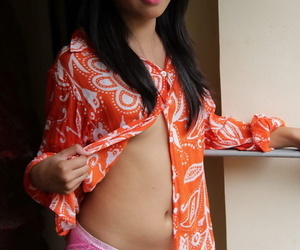 सेक्सी एशियाई एमेच्योर दे छोटे स्तन दिखा रहा है कंजूस चूत दे पैर डिग्री