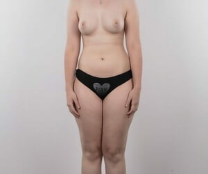 Nerdy किशोरी Katerina खड़ा है नग्न के रूप में gluteus मैक्सिमस हो सकता है remodelling के साथ बारी की तुलना में उसके चश्मा के साथ के नग्न