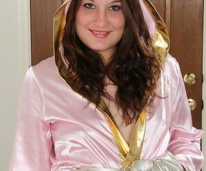 30 plus cissified Belle Dignitary removes boxing gloves and satin robe give fa�ade naked