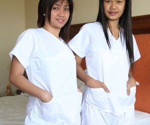 şehvetli Filipinli hemşireler Joanna ve  gösteriş üstün için önce bu sınırda içinde onların beyaz üniformalar