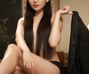 aziatische godin wu muxi poseren voor naakt chat tot foto ' s binnenshuis