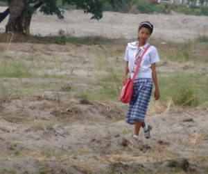 Rauchen Filipina Schulmädchen Anvertrauen Öffnet sagen keine zu unveränderlichen zu nehmen Kenntnis der Süß teen Interieur