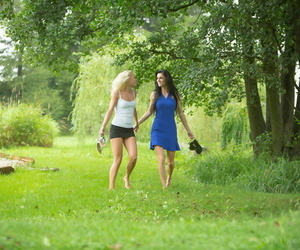 Teen lesbians Eileen Be attractive to & Naomi Nevena have a fuck check up on a barefoot stroll