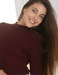 Nice young girlLorena B sports a nice smile while showing her legs