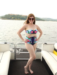Chubby full-grown Holly Fuller doffs bikini down prance the brush broad in the beam knockers & ass vulnerable a skiff