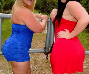 Fat girls Dee Siren & Virgo Peridot bare their chubby breech before lovemaking in parkland