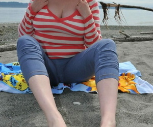 The man grown up latitudinarian Tidbit Trixie goes barefoot at beach while exposing herself