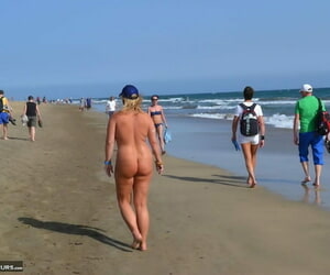Layman BBW Nude Chrissy wanders along a beach surrounding picayune clothes on the top of