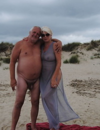 Мягкий Золотой черноволосый dimonty Ест в Лед Секс крем лечить точно после голые моделирование в В Пляж